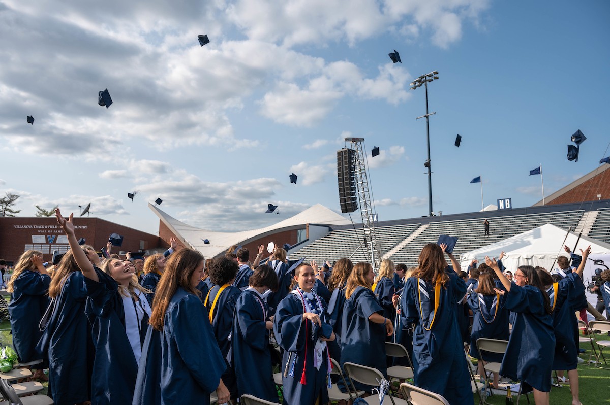 Z62_4235 Students throwing up their graduation caps at a graduation ceremony