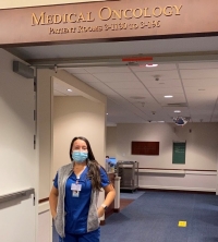 Idalis Figueroa 20 BSN 1 Idalis Figueroa '20 BSN stands in the hallways of her medical oncology unit